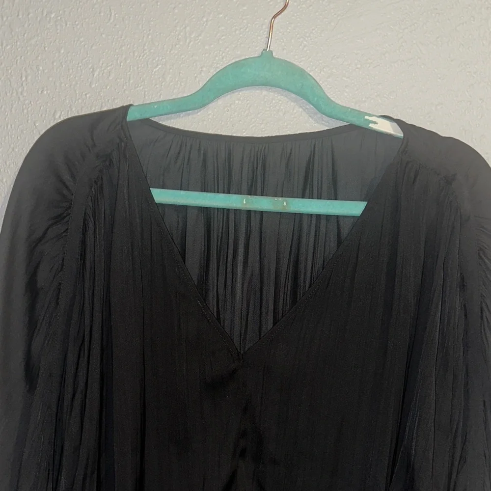 Calvin Klein Elegant Black V-Neck Blouse